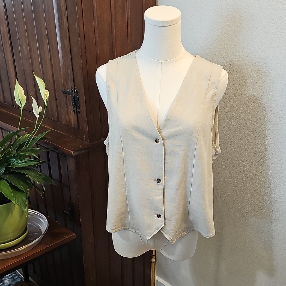 Vero Moda Cream Sleeveless Buttoned Top